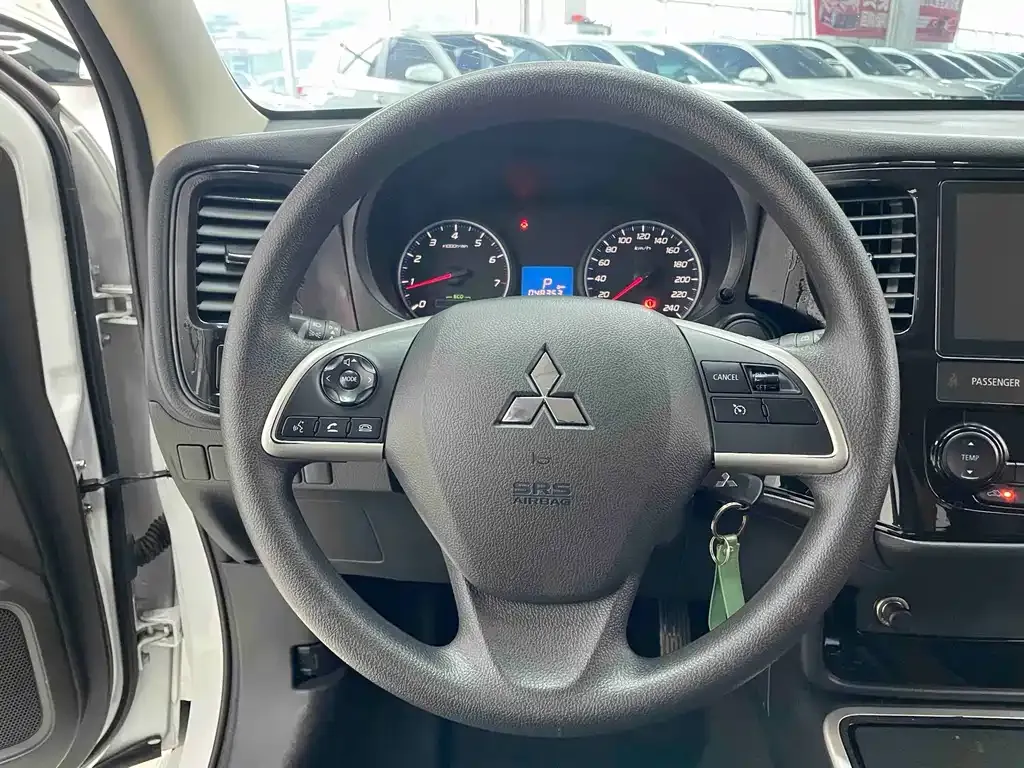 Mitsubishi Outlander — фото 9