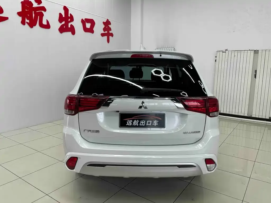 Mitsubishi Outlander — фото 10