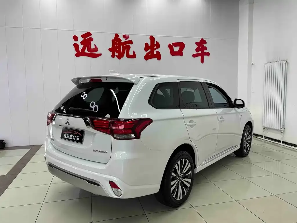 Mitsubishi Outlander — фото 4