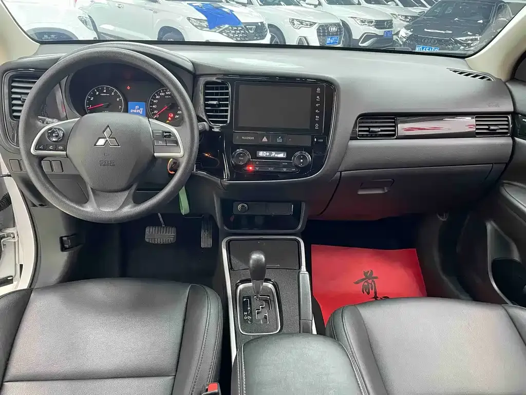 Mitsubishi Outlander — фото 7