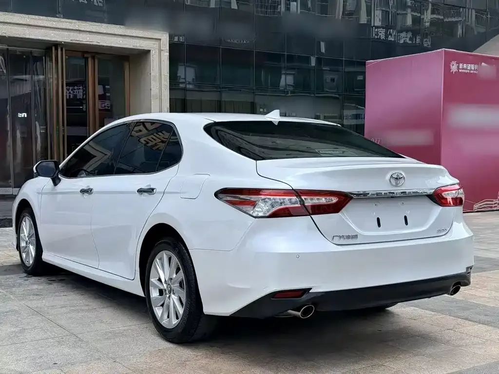 Toyota Camry — фото 8