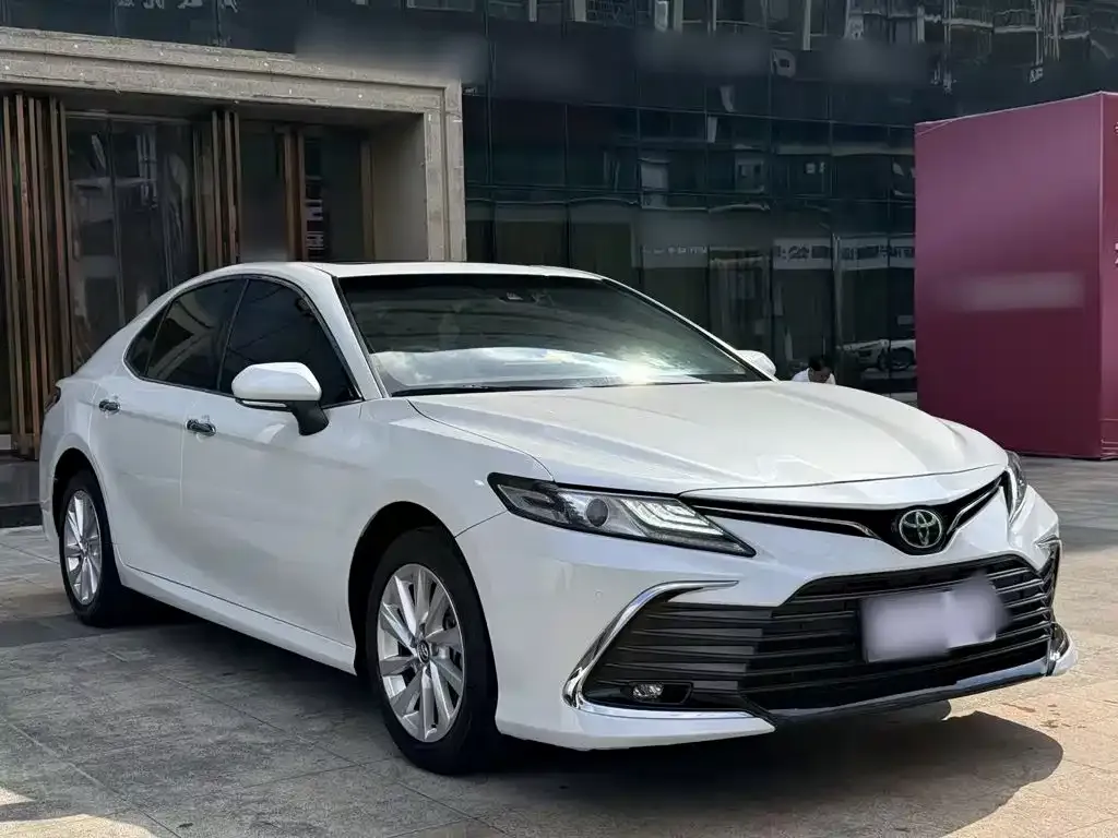 Toyota Camry — фото 4