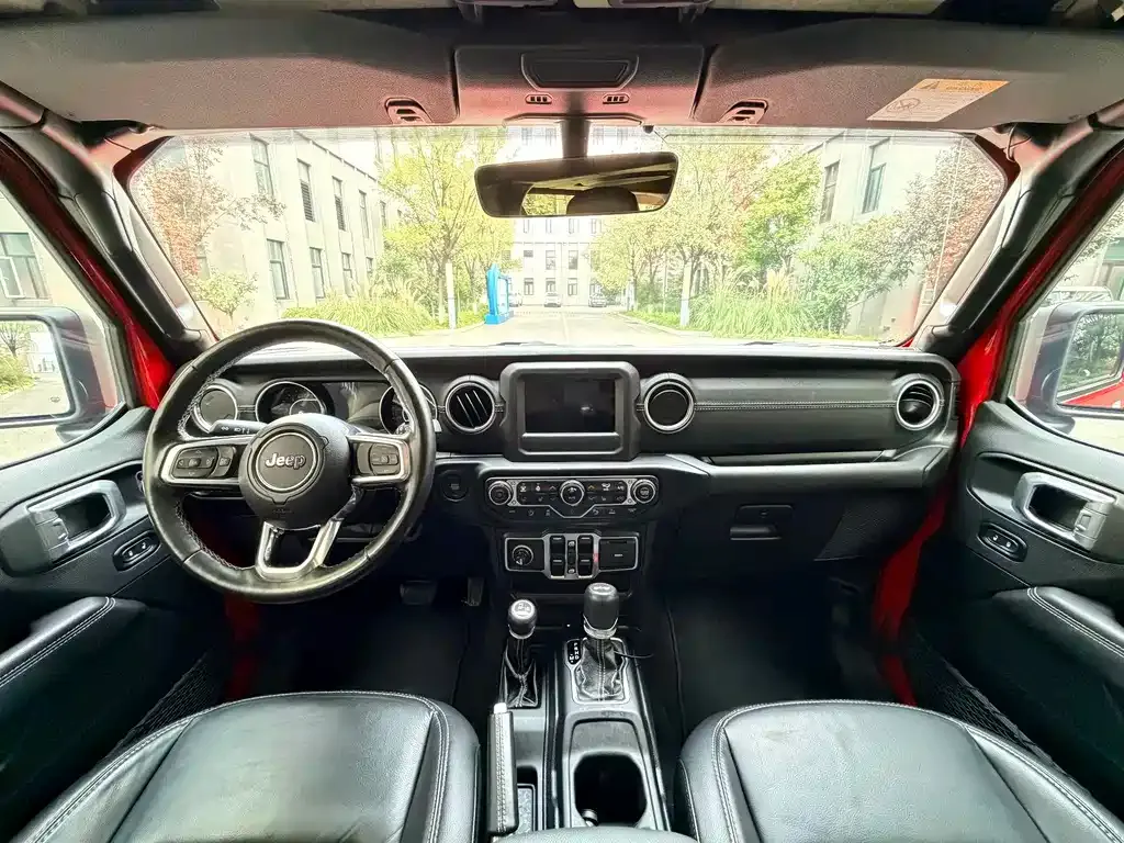 Jeep Wrangler — фото 7