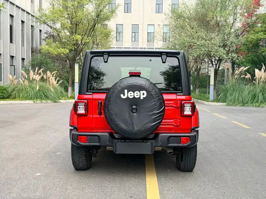 Jeep Wrangler — фото 10
