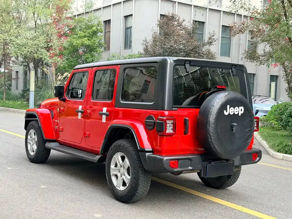 Jeep Wrangler — фото 8