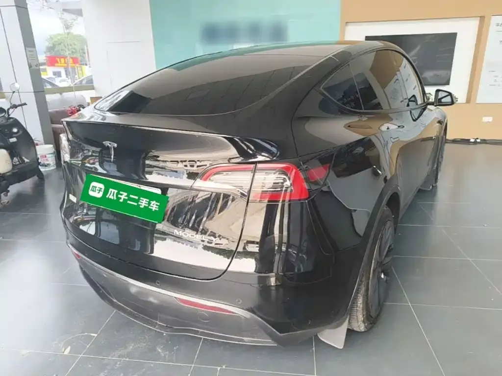 Tesla Model Y — фото 6
