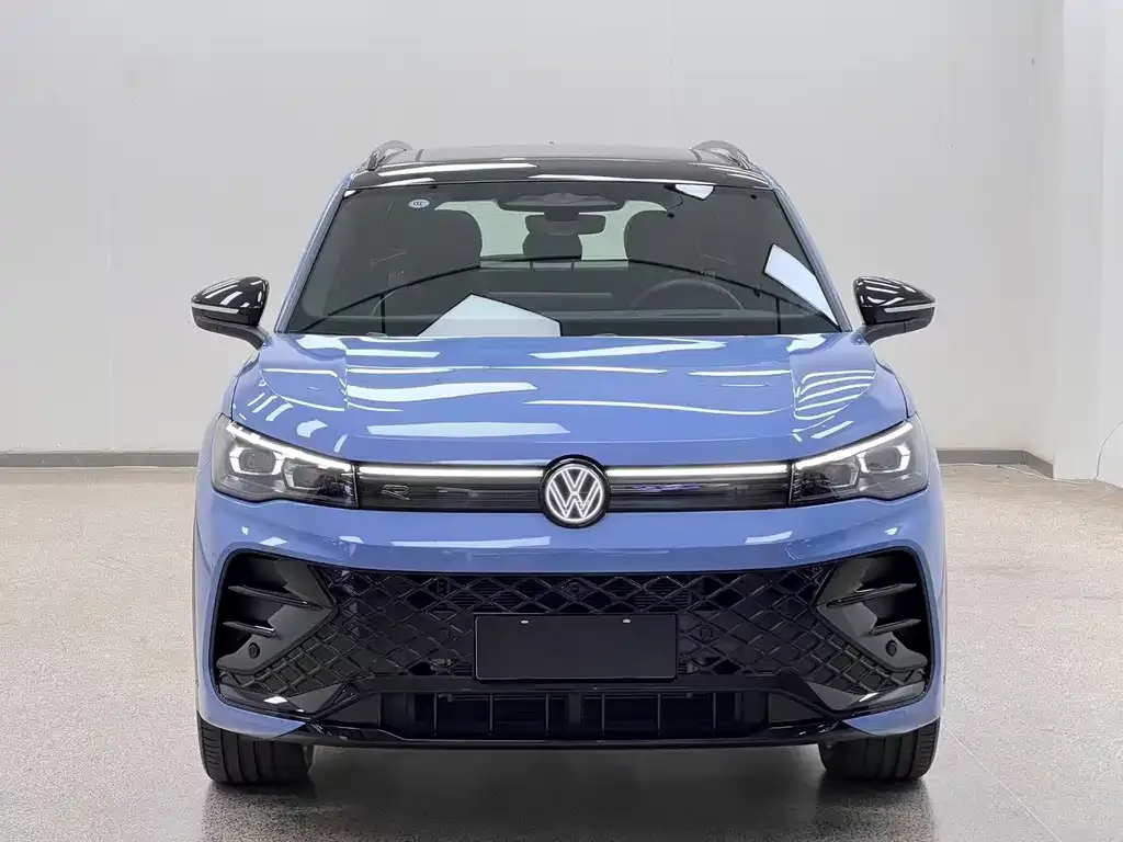 Volkswagen Tiguan L — фото 6