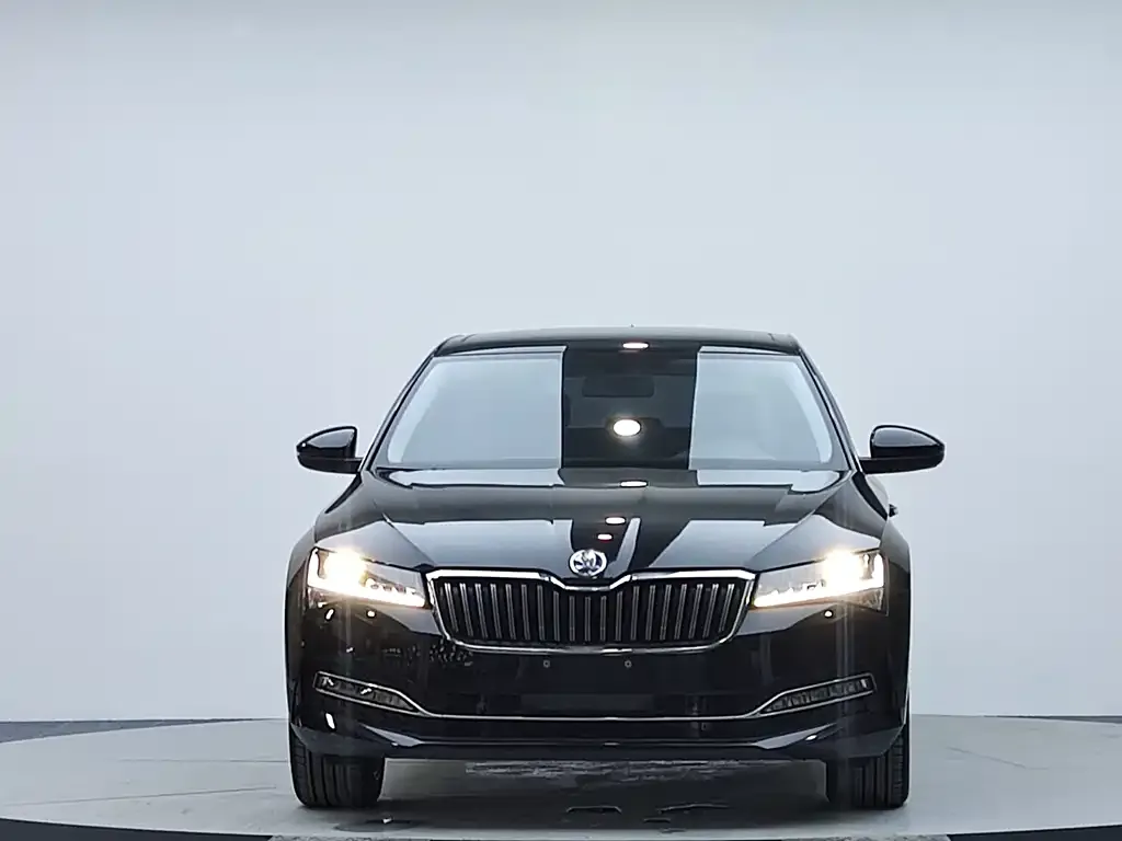 Skoda Superb — фото 3
