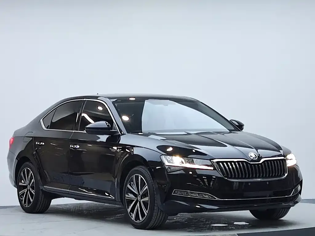 Skoda Superb — фото 4