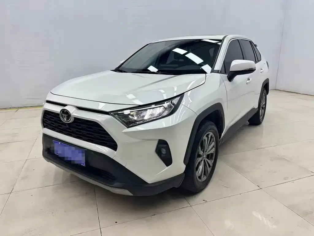 Toyota RAV4 — фото 1