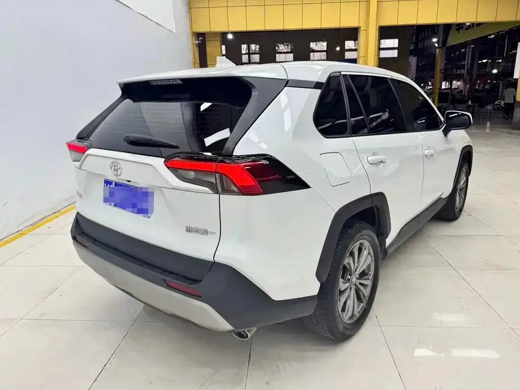 Toyota RAV4 — фото 5