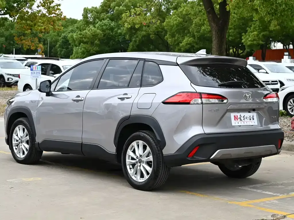 Toyota Corolla Cross — фото 6