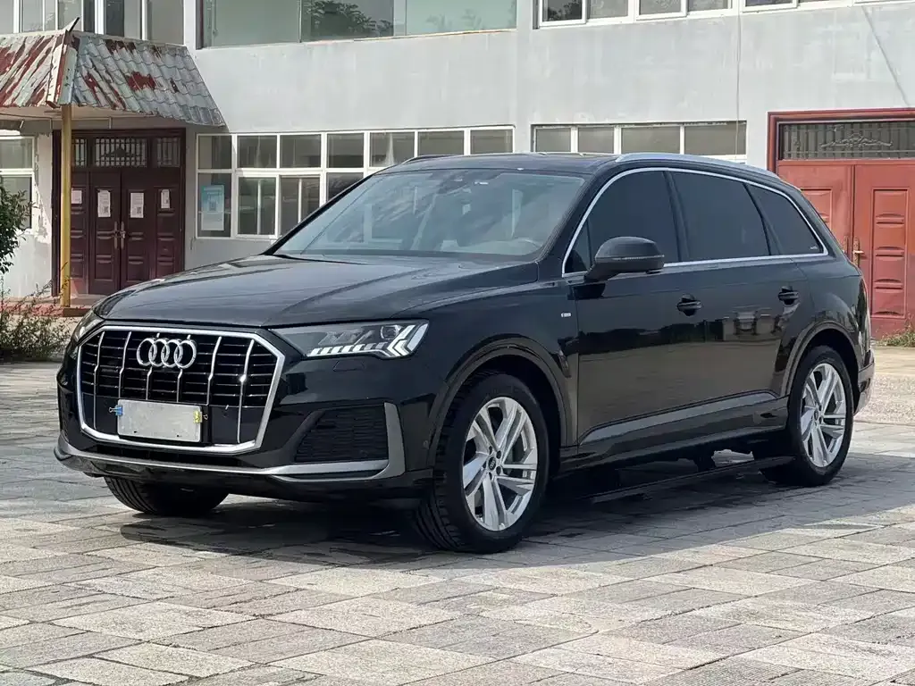 Audi Q7 — фото 1