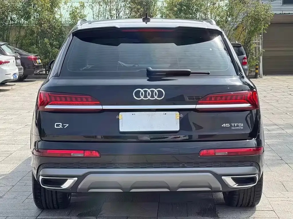 Audi Q7 — фото 7