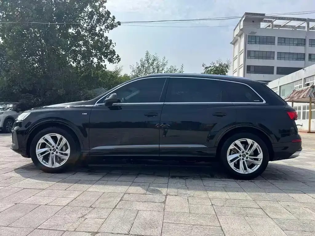 Audi Q7 — фото 10