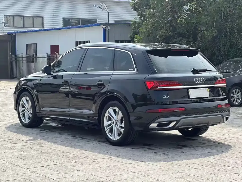 Audi Q7 — фото 9