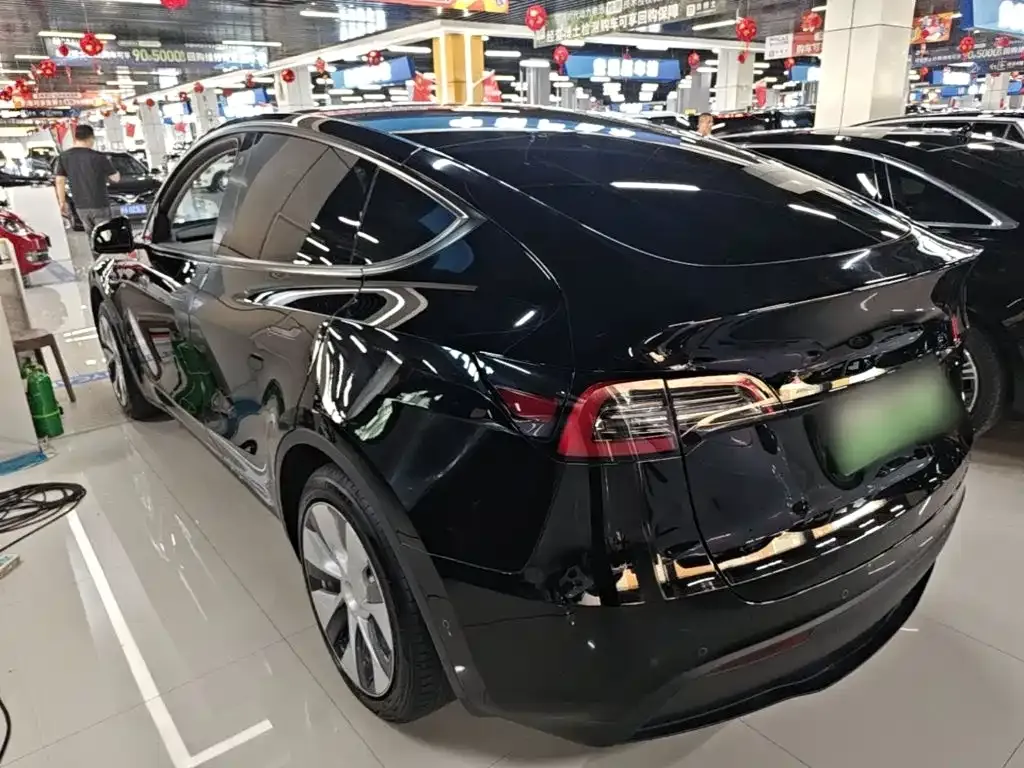 Tesla Model Y — фото 7