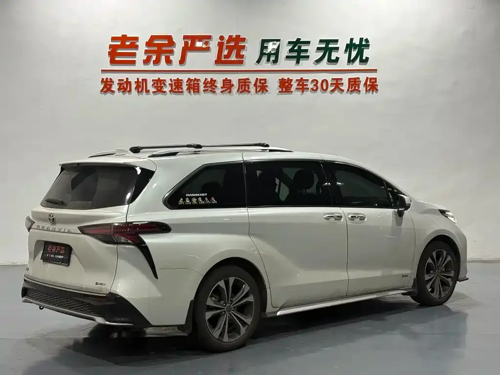 Toyota Granvia — фото 2