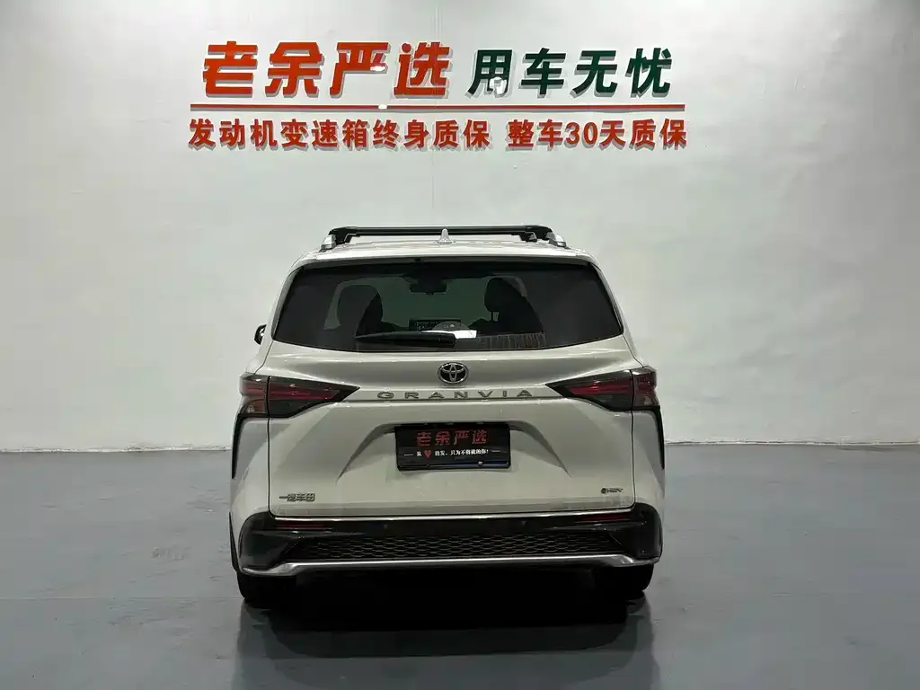 Toyota Granvia — фото 4
