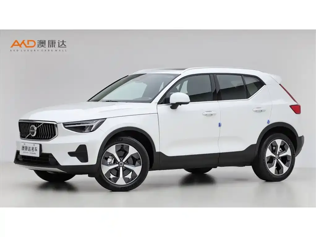 Volvo XC40 — фото 1