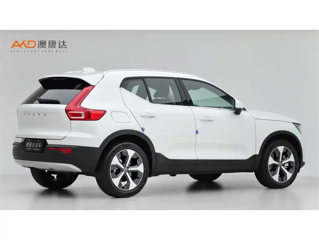 Volvo XC40 — фото 2