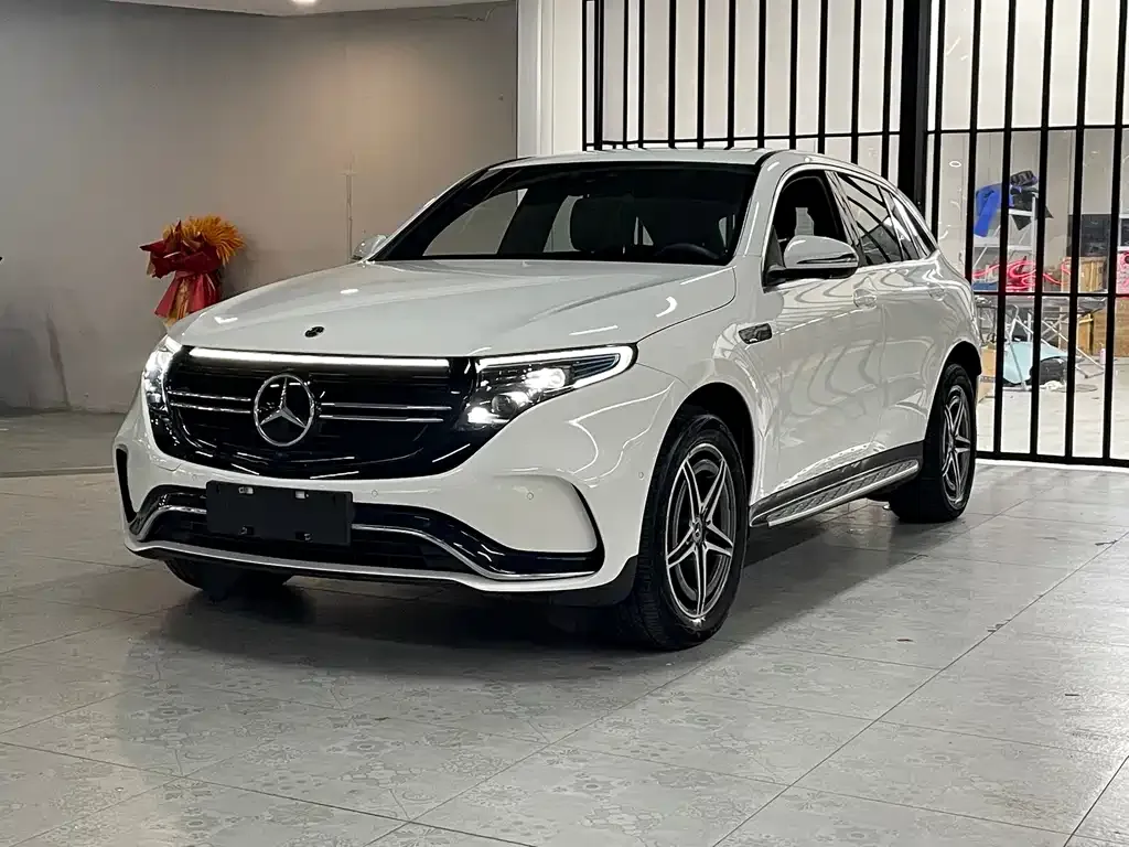 Mercedes-Benz EQC — фото 1