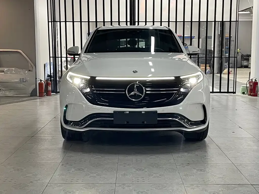 Mercedes-Benz EQC — фото 6