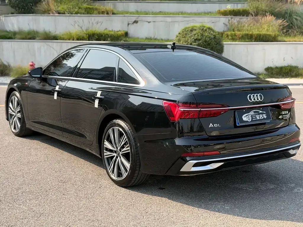 Audi A6L — фото 10