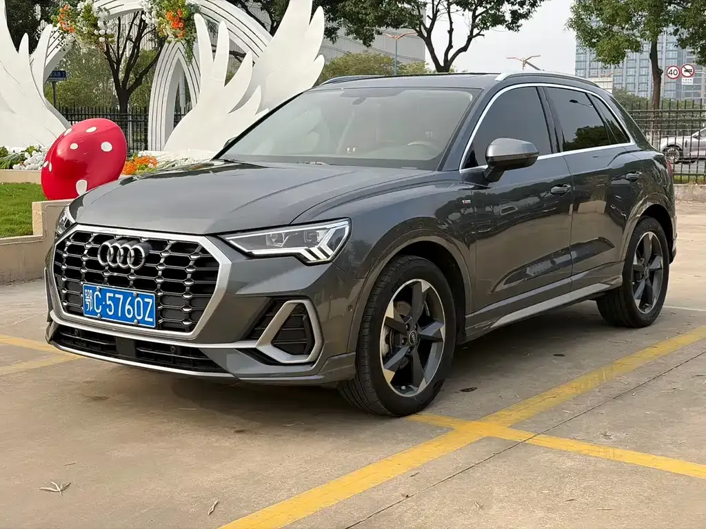 Audi Q3 — фото 1