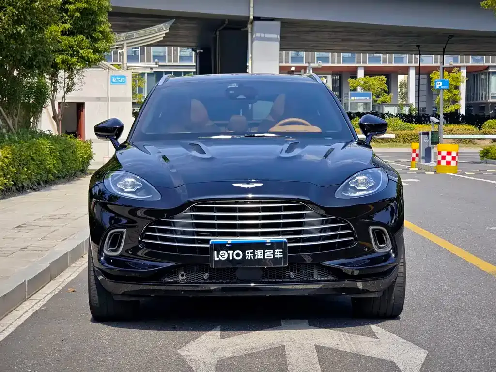Aston Martin DBX — фото 9