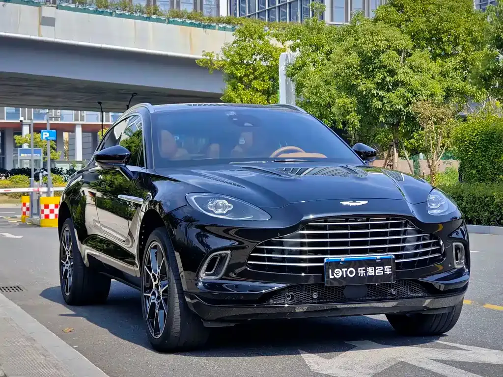 Aston Martin DBX — фото 7