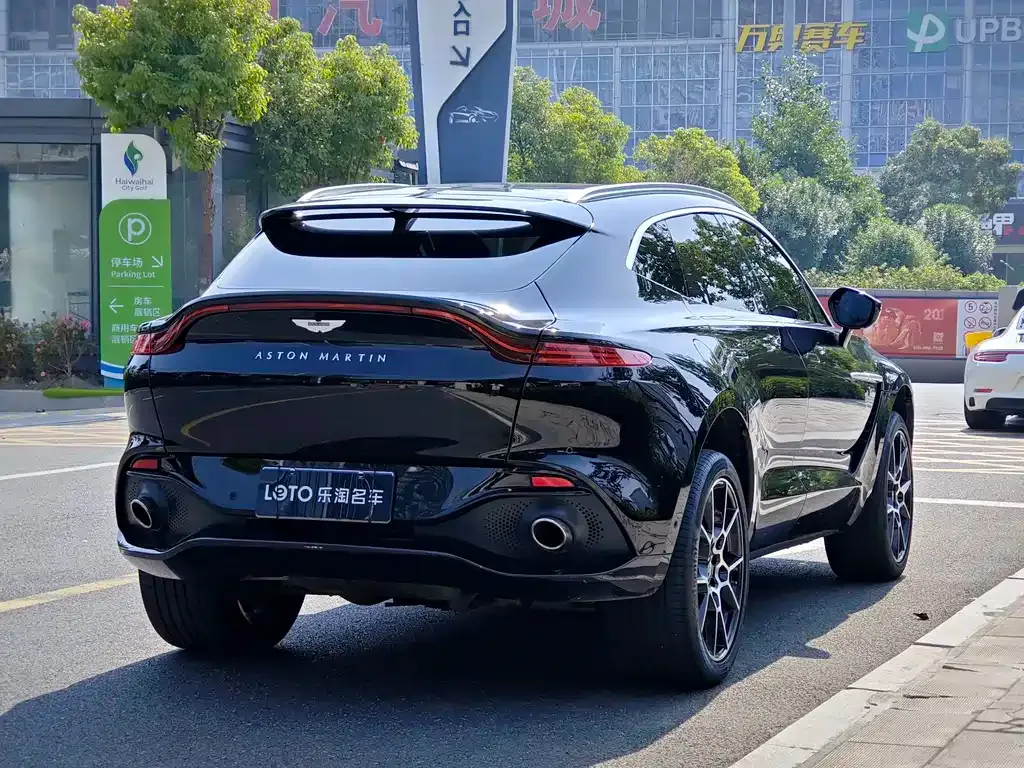 Aston Martin DBX — фото 6