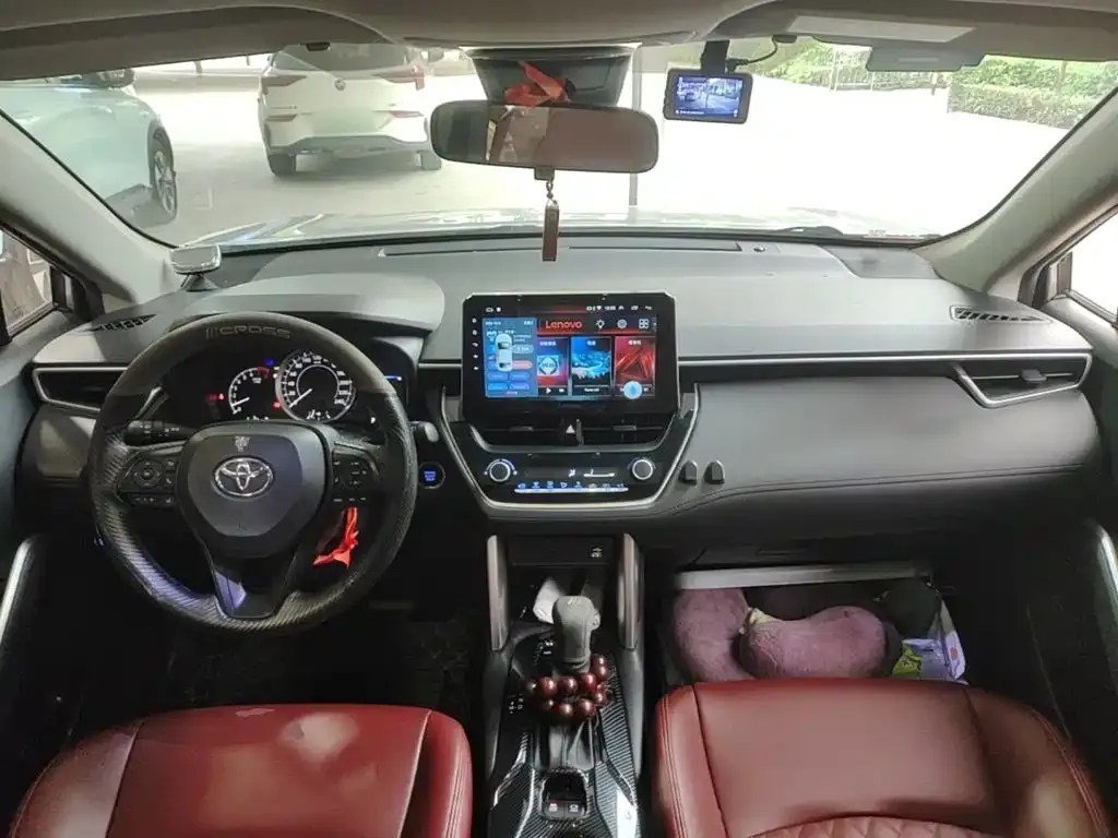 Toyota Corolla Cross — фото 1