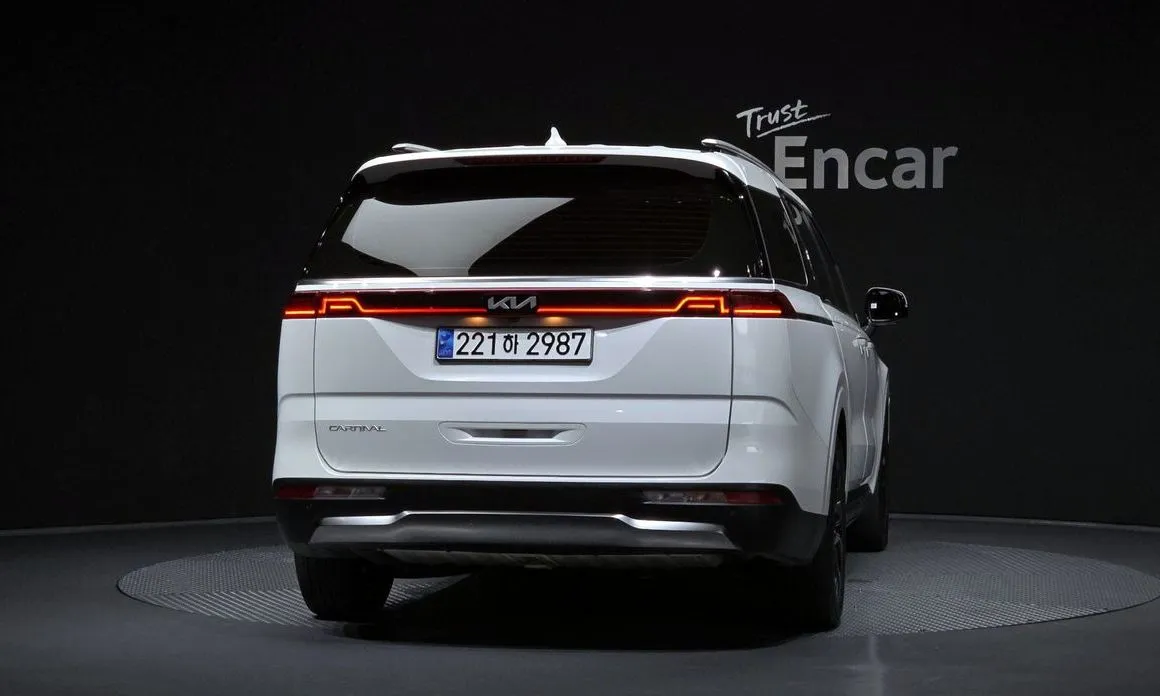 Kia Carnival — фото 10