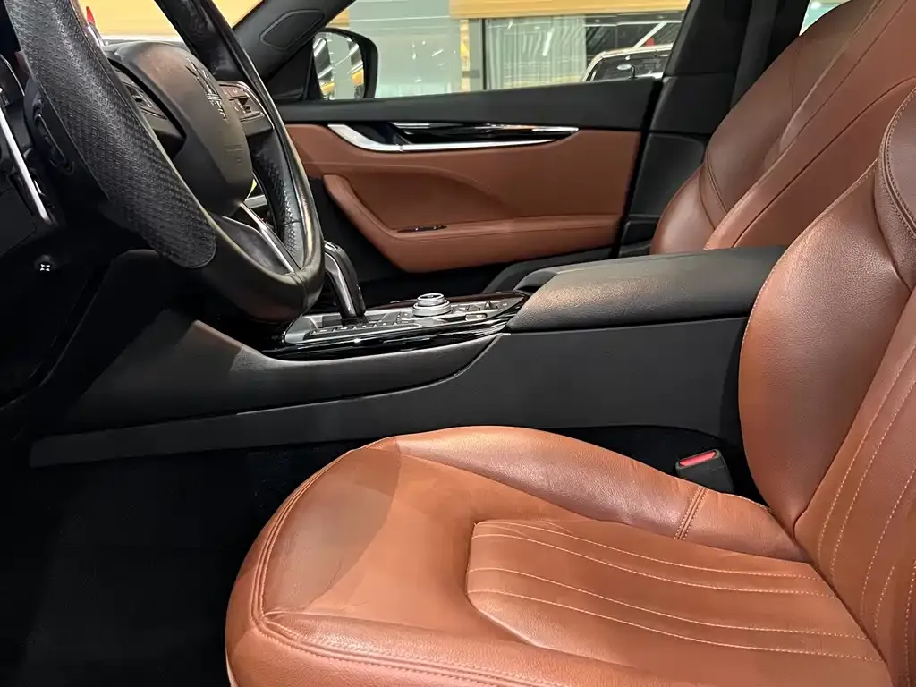 Maserati Levante — фото 10
