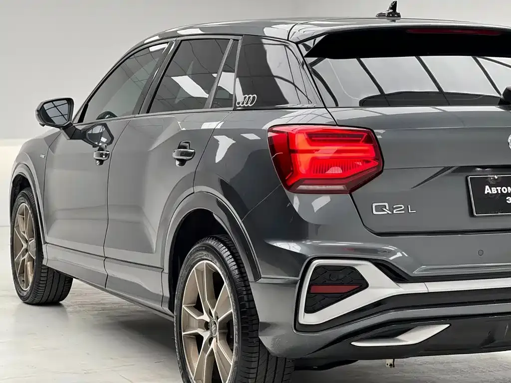 Audi Q2L — фото 8