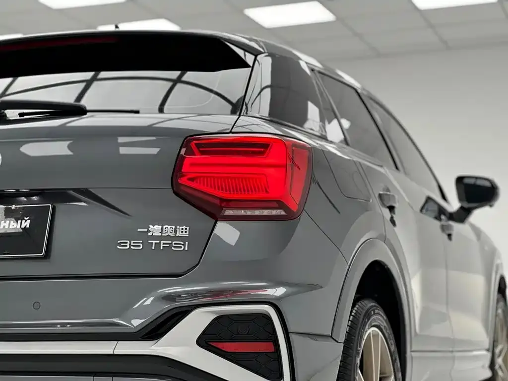 Audi Q2L — фото 2