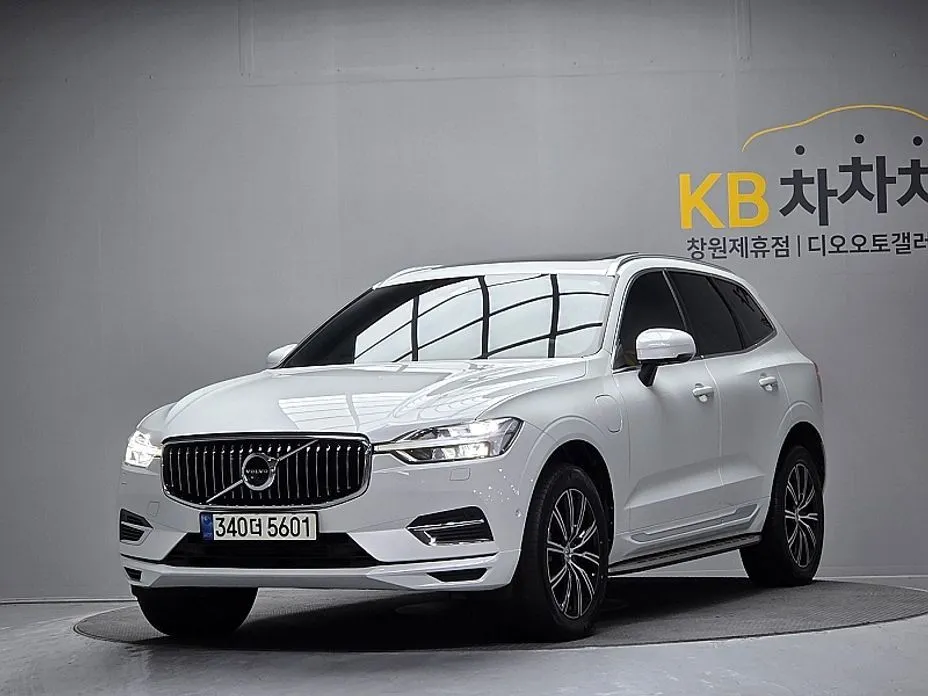 Volvo XC60 — фото 1