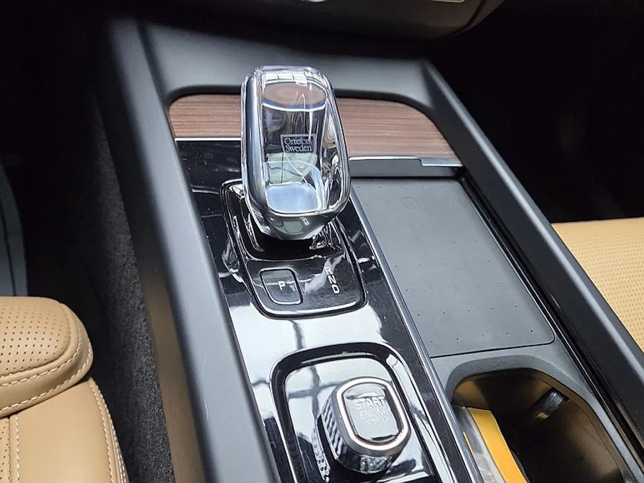 Volvo XC60 — фото 10