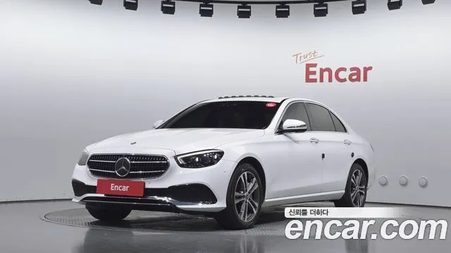 Mercedes-Benz E-Class — фото 1