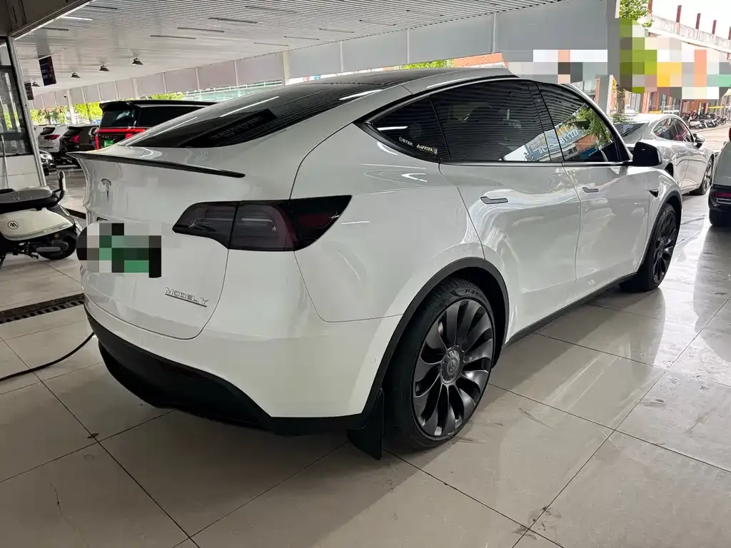 Tesla Model Y — фото 7