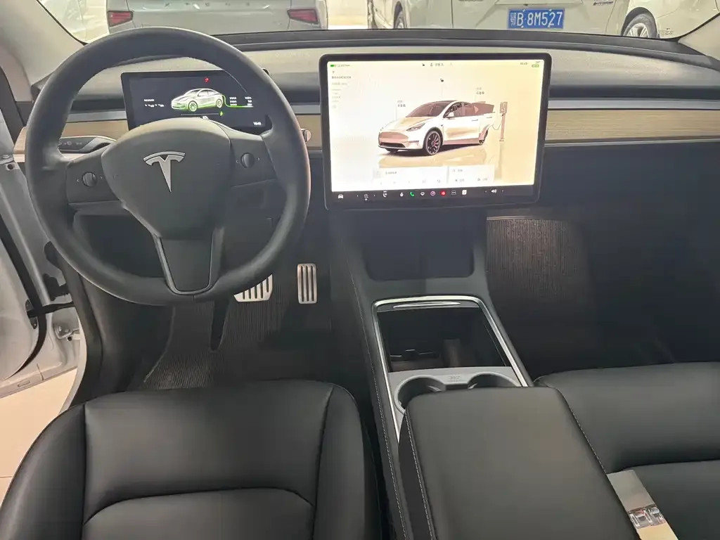 Tesla Model Y — фото 6