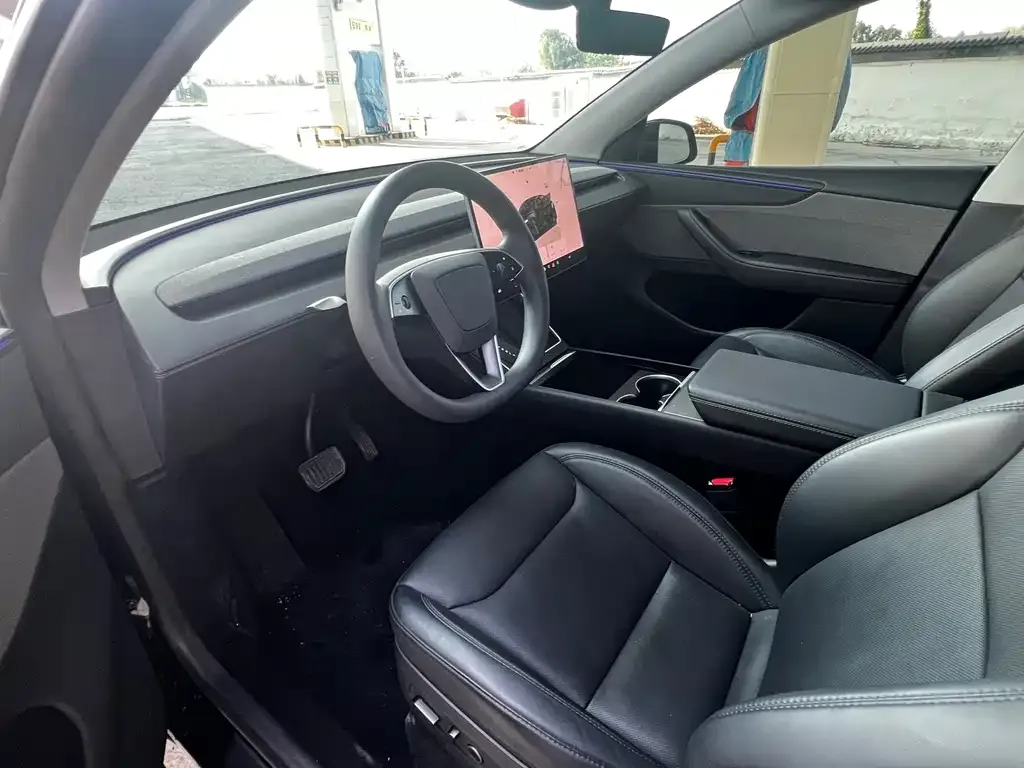 Tesla Model Y — фото 6