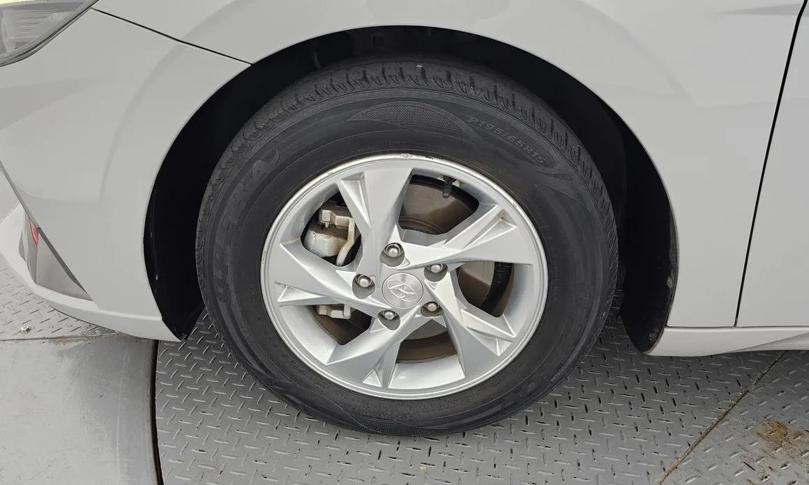 Hyundai AVANTE — фото 2