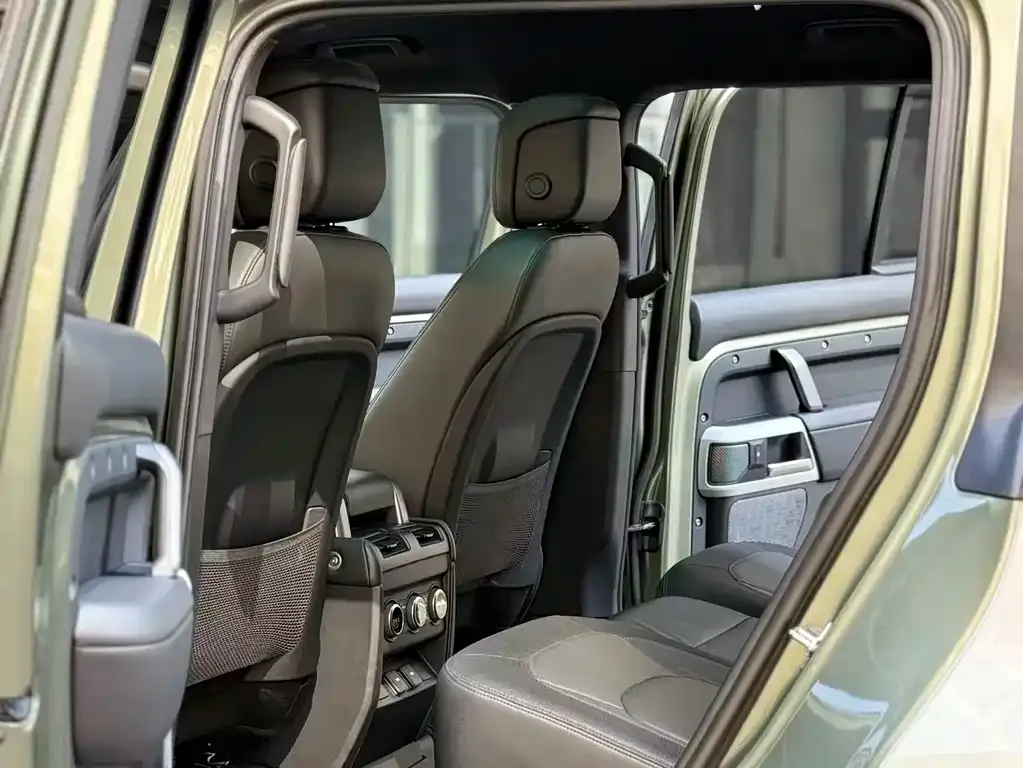 Land Rover Defender — фото 10