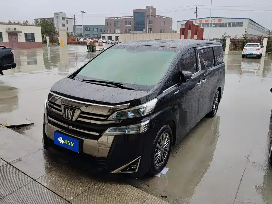 Toyota Vellfire — фото 1