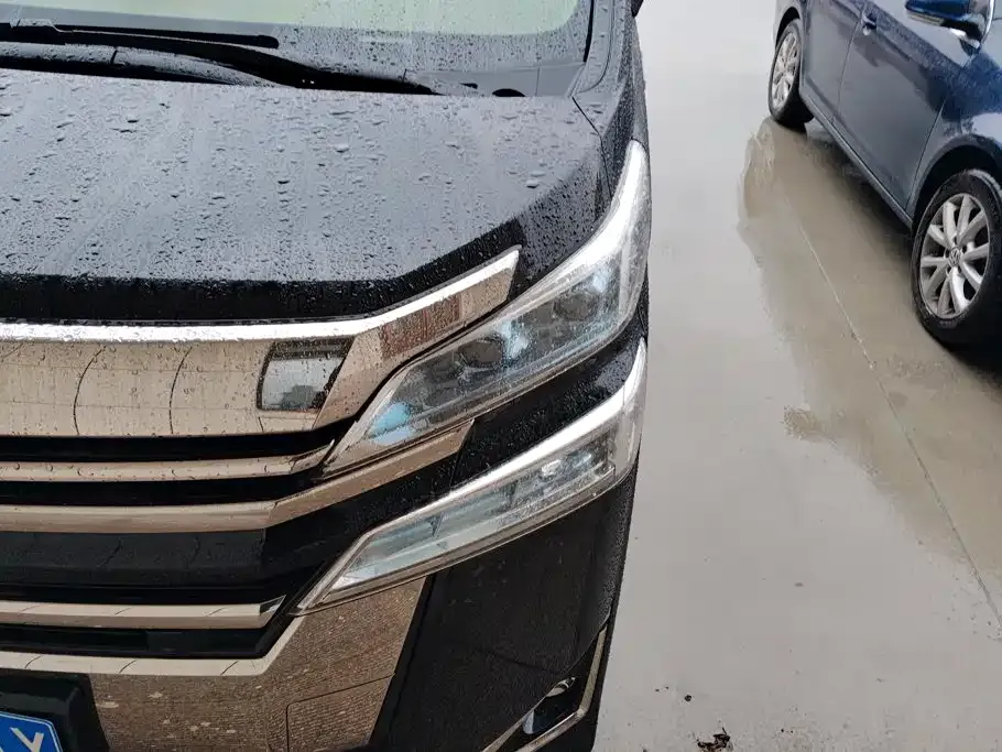Toyota Vellfire — фото 9