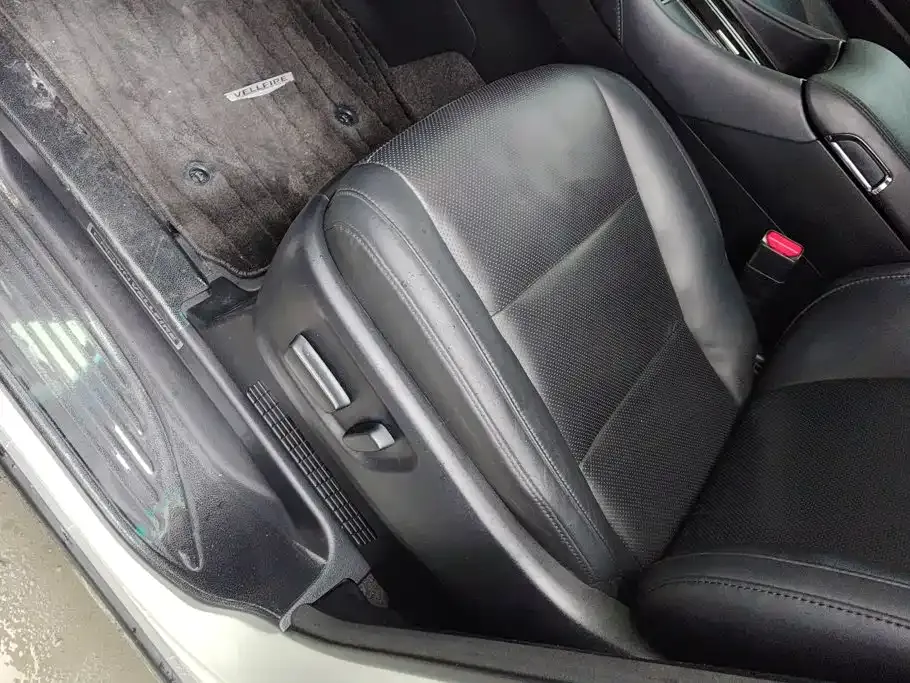 Toyota Vellfire — фото 8