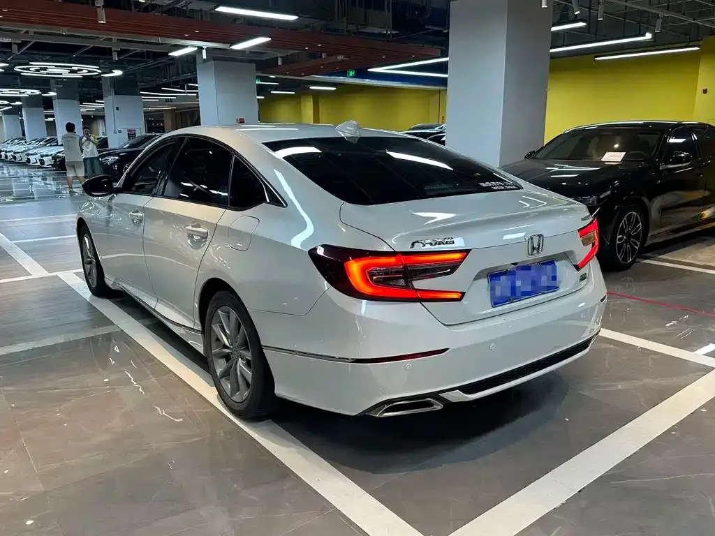 Honda Accord — фото 4