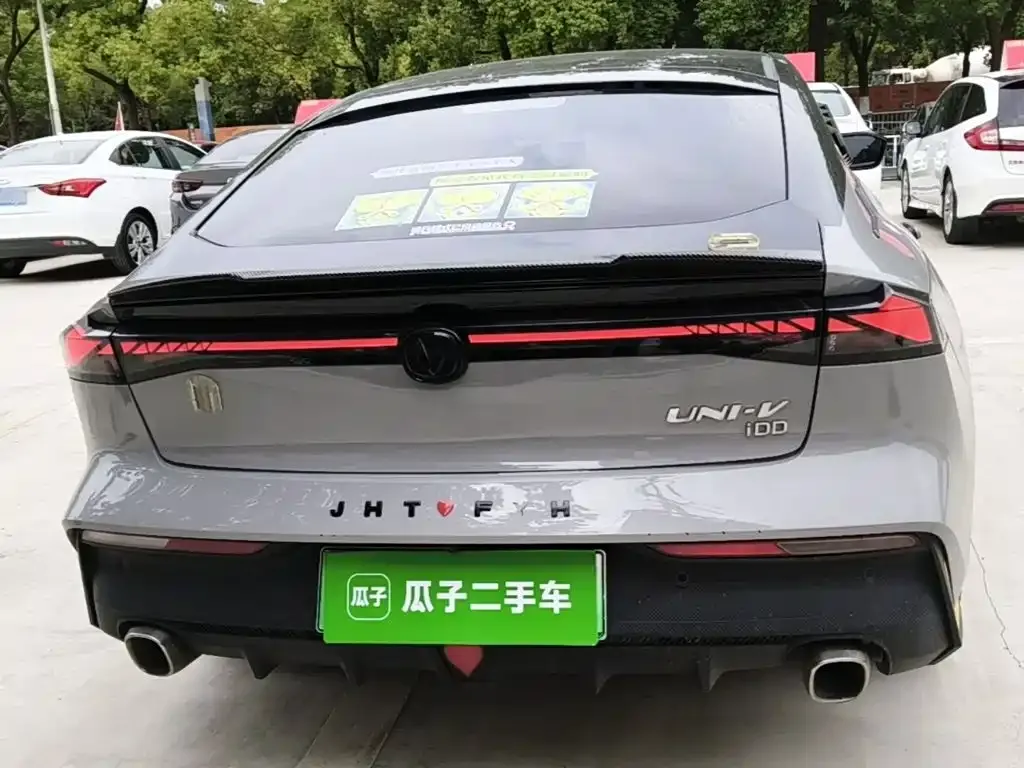 Changan UNI-V iDD — фото 3